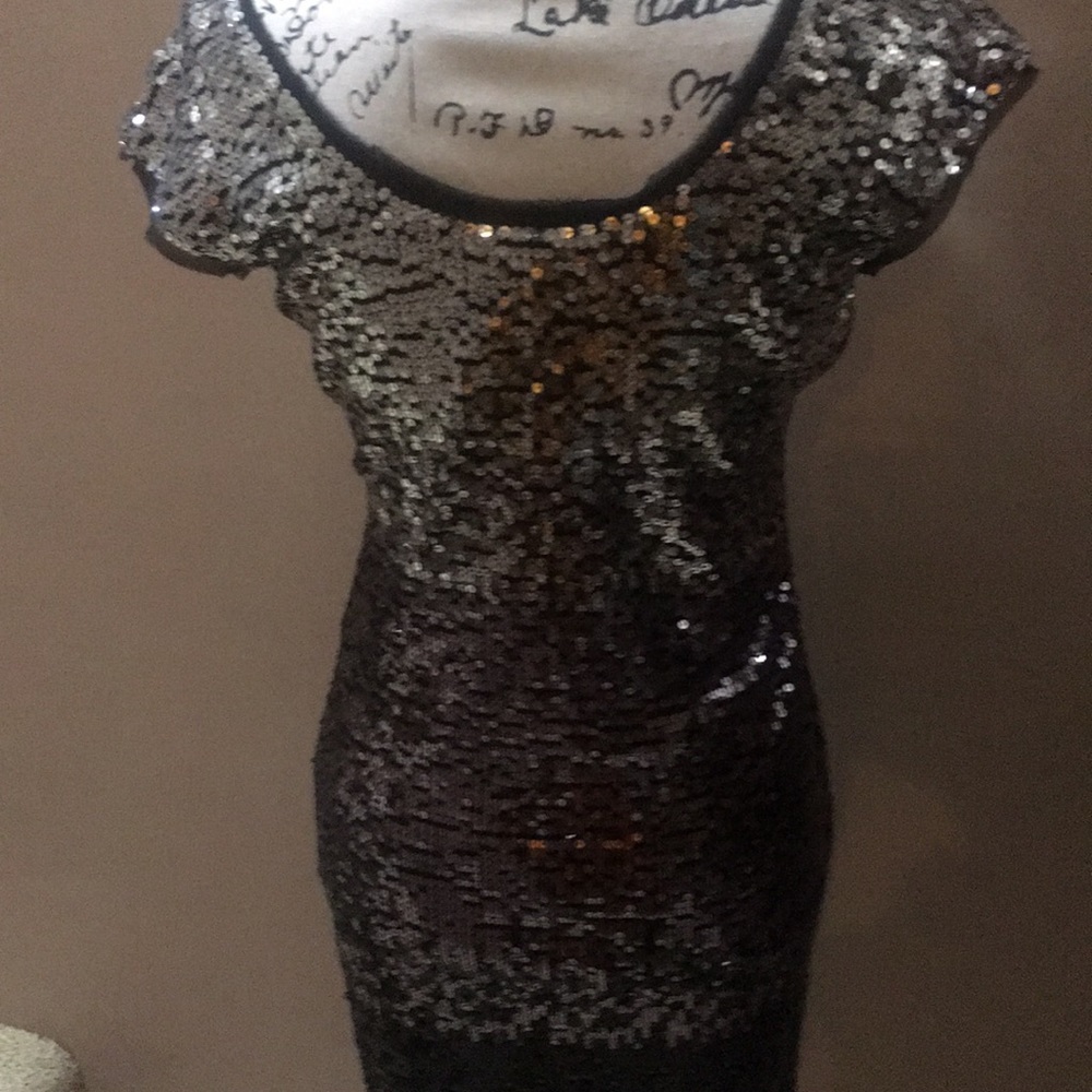 White House Black Market Sequin Party dress‎ XS - Picture 5 of 7
